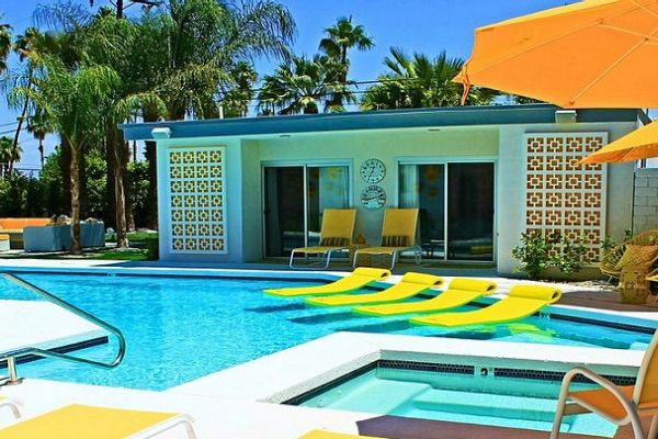 Use Water Features to Improve the Aesthetic Appeal of your Pool